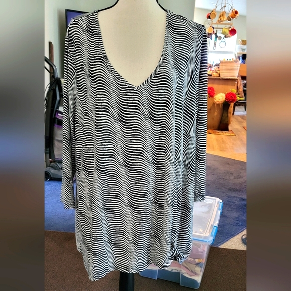 Avenue women's plus size 22/24. Ripple print blouse. NWT - Picture 1 of 9